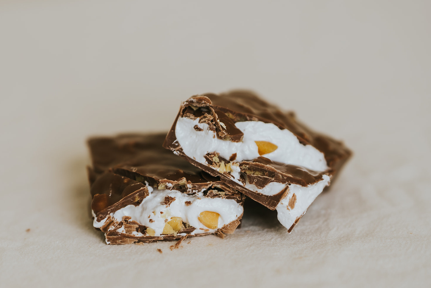 Mini Honeycomb & Marshmallow Fluff Chocolate Bar